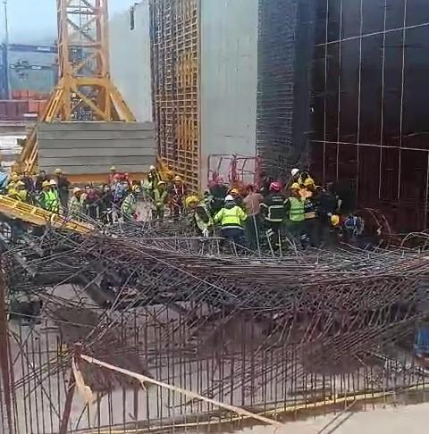 İŞÇİ BAYRAMI'NDA ÇALIŞIRKEN DEMİRLERİN ALTINDA KALDILAR: 3 YARALI