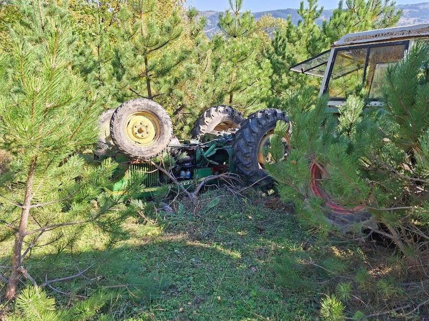 SİNOP'TA TRAKTÖR DEVRİLDİ: 1 ÖLÜ