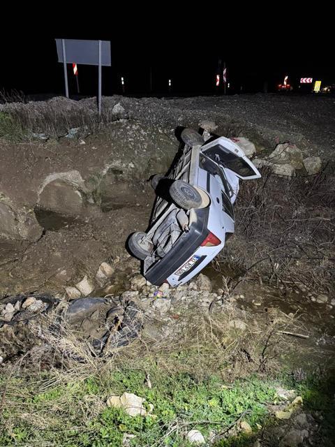 Otomobil şarampole yuvarlandı: 5 yaralı