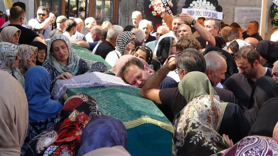 Kaza süsü vererek eşini ve çocuğunu öldüren doktor, cezaevinde canına kıydı