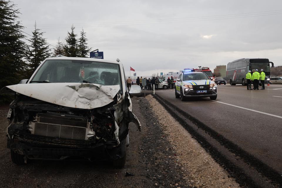 NEVŞEHİR'DE ZİNCİRLEME TRAFİK KAZASI: 2 ÖLÜ, 7 YARALI
