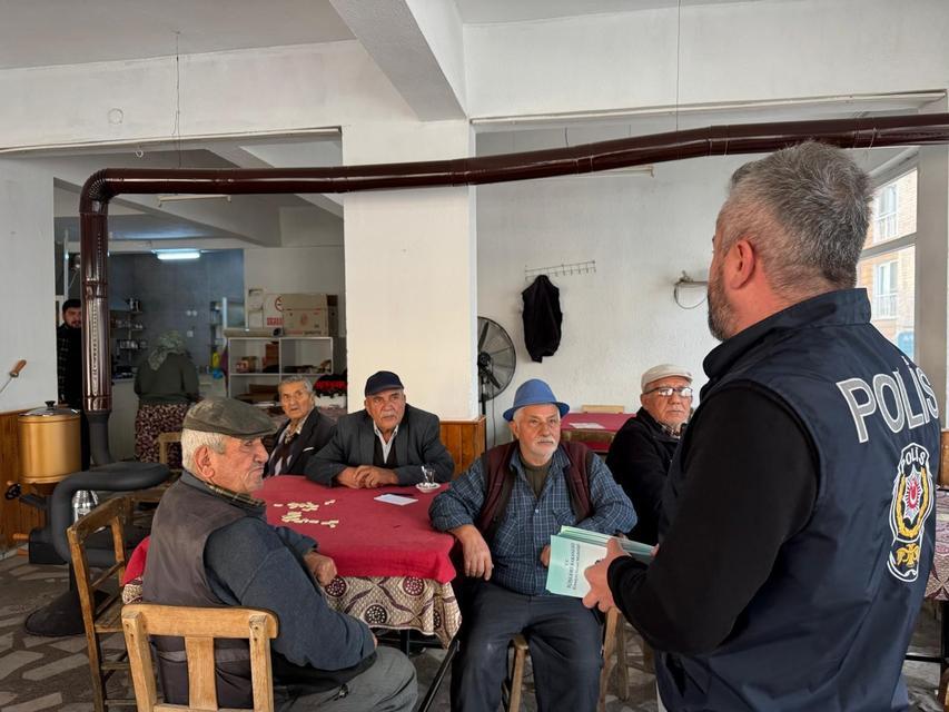 KARPUZLU'DA POLİS EKİPLERİ DOLANDIRICILIĞA KARŞI VATANDAŞLARI UYARDI