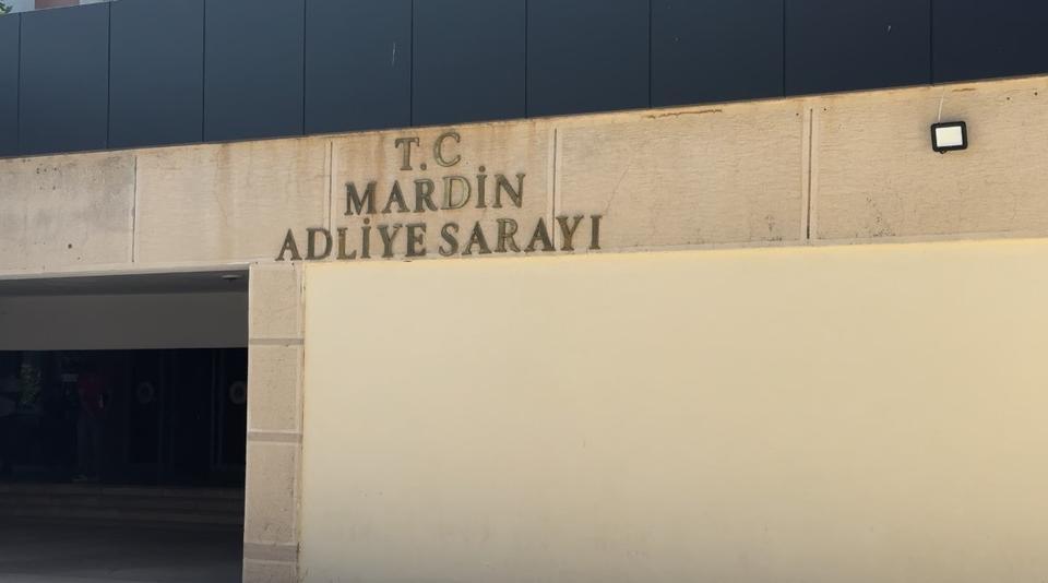 Babasını patlayıcıyla öldürmek istediği öne sürülen sanığın yargılanması başladı