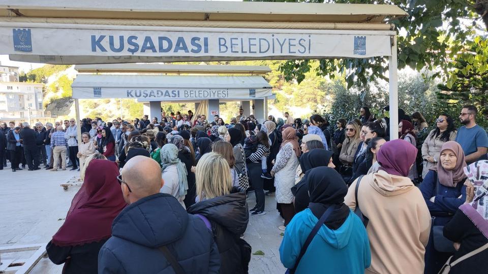 SOSYAL MEDYA FENOMENİ PARLAK, GÖZYAŞLARI İÇİNDE SON YOLCULUĞUNA UĞURLANDI