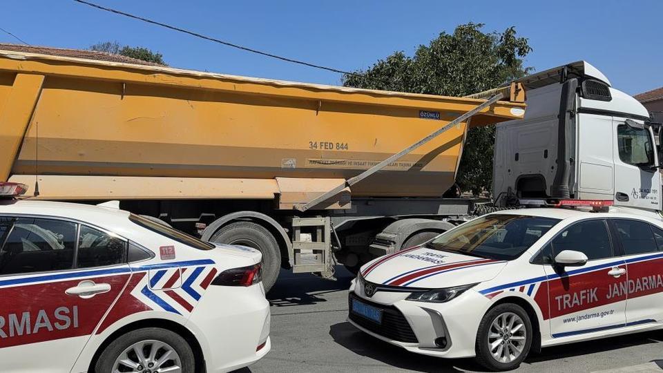 Hafriyat kamyonunun çarptığı adam hayatını kaybetti