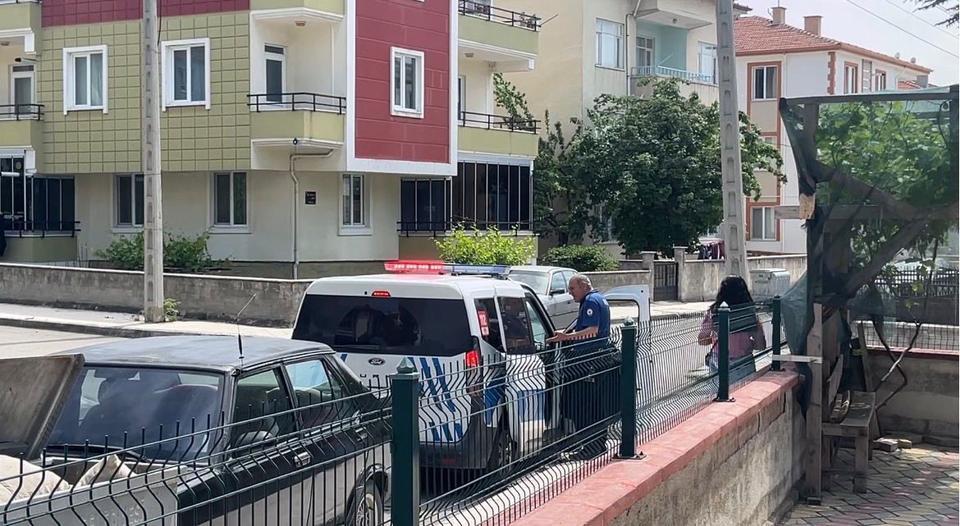 Genç kadın tartıştığı anne ve babasını bıçakla rehin aldı