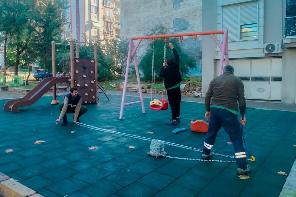 Efeler’de çocuklar için güvenli oyun alanları