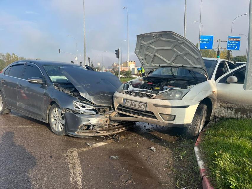 İki araç çarpıştı: 1 yaralı