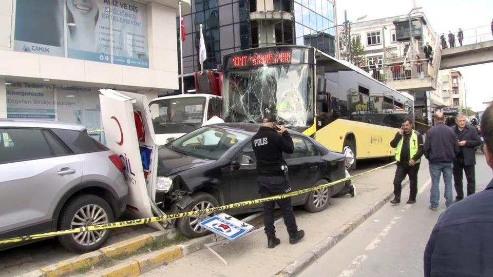Otobüsü durağa daldı