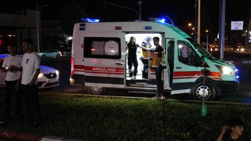 Yaralı sürücü ambulanstan kaçtı