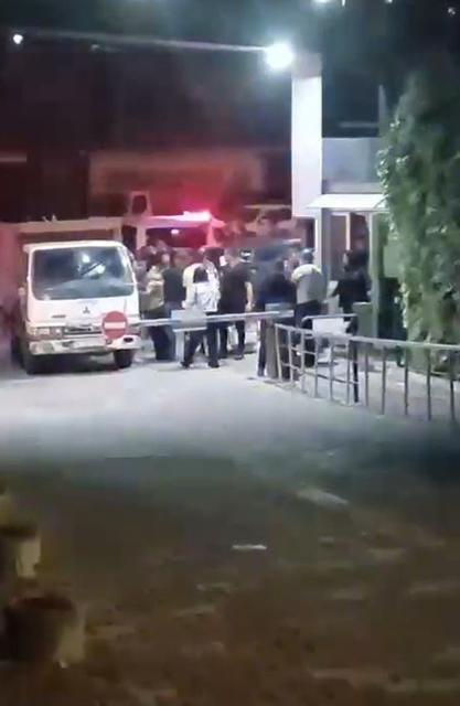 ESENYURT'TA KAYNANASINI HASTANEYE GÖTÜRMEK İÇİN GELEN DAMAT SİTEYE ALINMAYINCA ORTALIK KARIŞTI