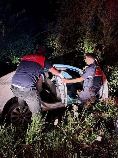 Virajı alamayan otomobil yoldan çıktı: 1 yaralı