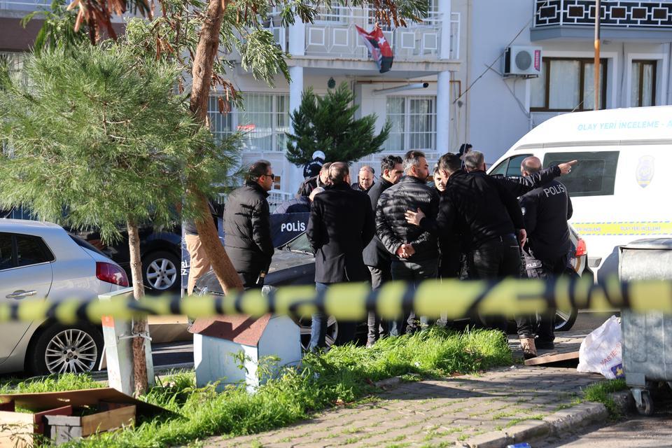 İZMİR'DE KORKUNÇ OLAY: EŞİNİ YARALADI, ÇOCUĞUNU VE KAYINVALİDESİNİ ÖLDÜRÜP İNTİHAR ETTİ