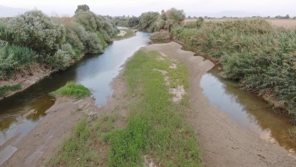 Menderes nehrinde kuraklığın etkileri sürüyor