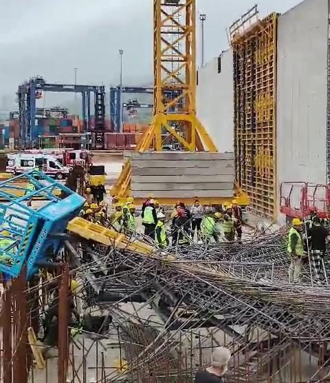 İŞÇİ BAYRAMI'NDA ÇALIŞIRKEN DEMİRLERİN ALTINDA KALDILAR: 3 YARALI
