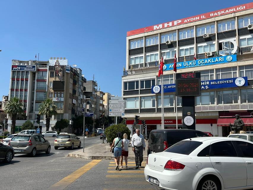 AYDIN'DA TERMOMETRELER 42 DERECEYİ GÖSTERDİ