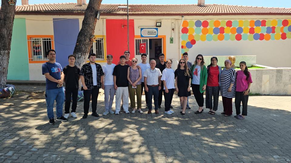 MESLEK LİSESİ ÖĞRENCİLERİNDEN KÖY OKULUNA DESTEK