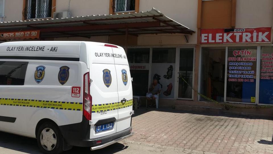 Oto elektrik ustası iş yerinde ölü bulundu