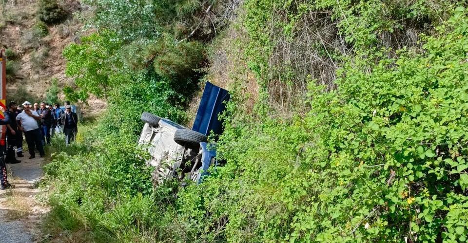 OTOMOBİL ŞARAMPOLE DEVRİLDİ: 1 ÖLÜ, 1 YARALI