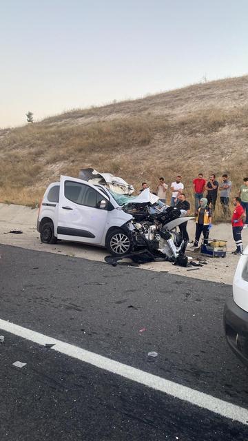 Araç tıra arkadan çaptı: 1 ölü, 1 yaralı