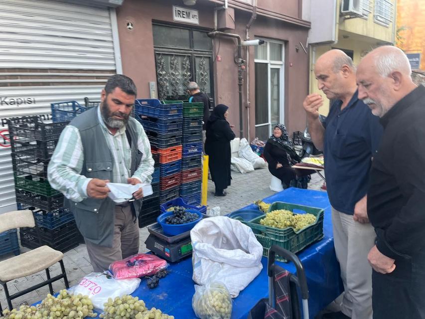 Alaşehir'in üzümleri Tavşanlı semt pazarında