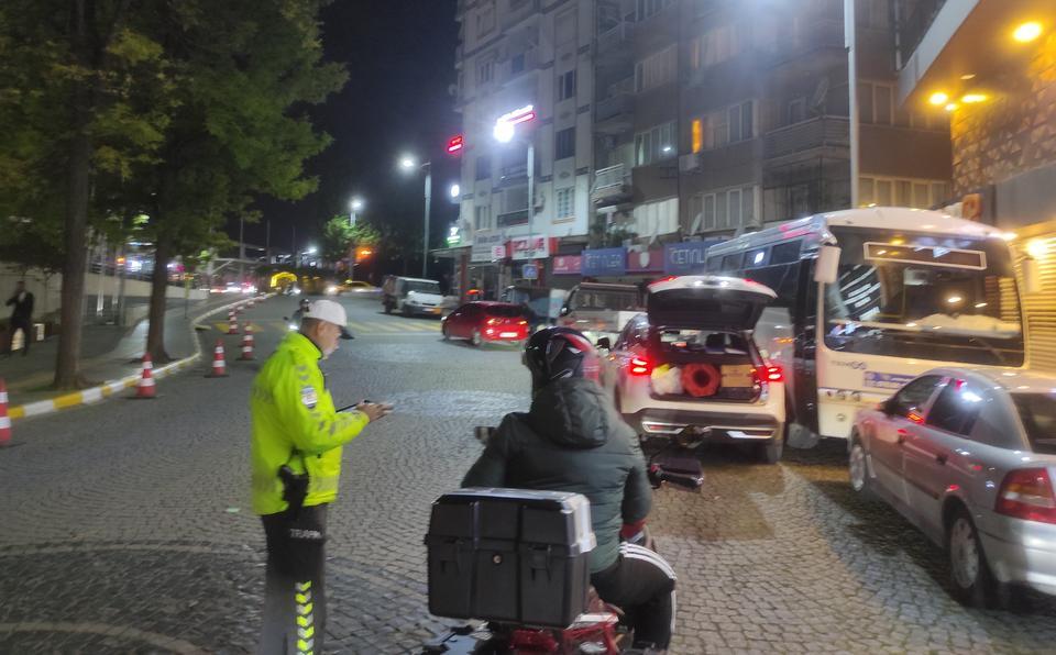 Aydın’da trafik ekiplerinden ‘reflektör yelek’ denetimi