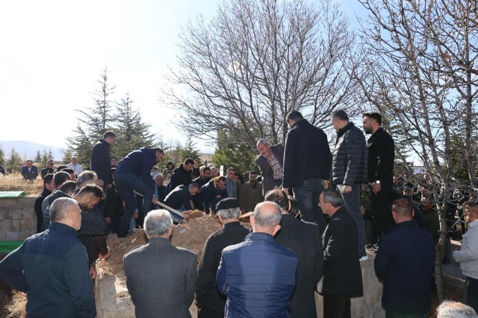 Okulda fenalaşarak ölen çocuk toprağa verildi