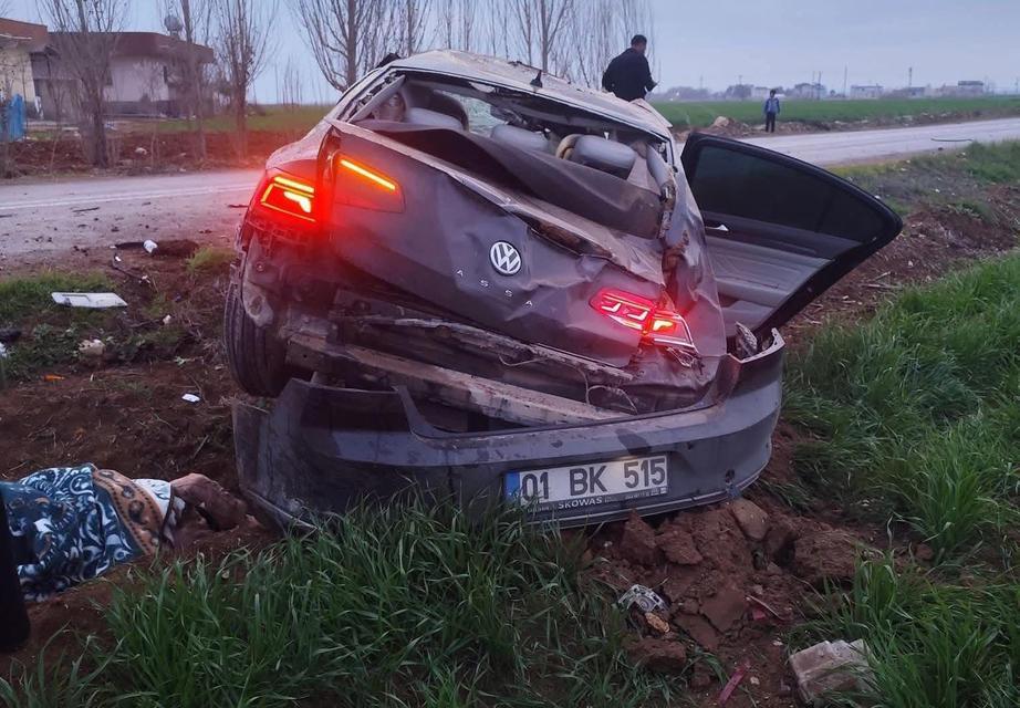 Kaza yapan otomobil sürücüsü öldü, 5 yaralı
