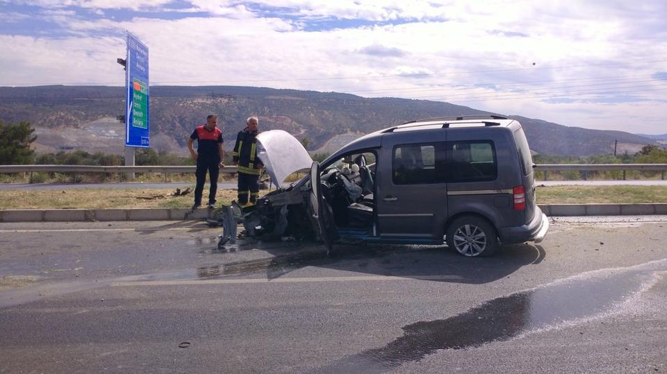BUHARKENT'TE TRAFİK KAZASI: 2 YARALI