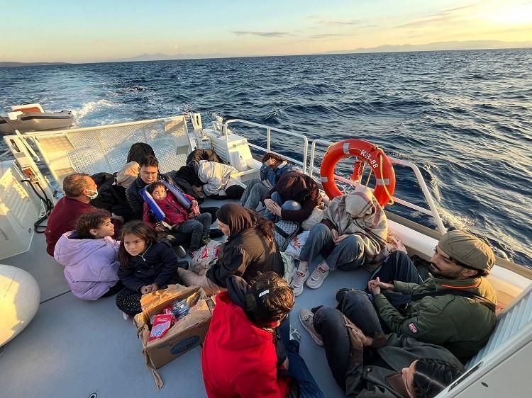 24 düzensiz göçmen yakalandı, 19'u kurtarıldı