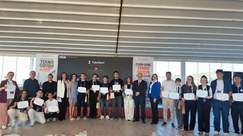 AYDINLI ÖĞRENCİLER İZMİR'DE TEKNOLOJİ ZİRVESİNE ÇIKTI