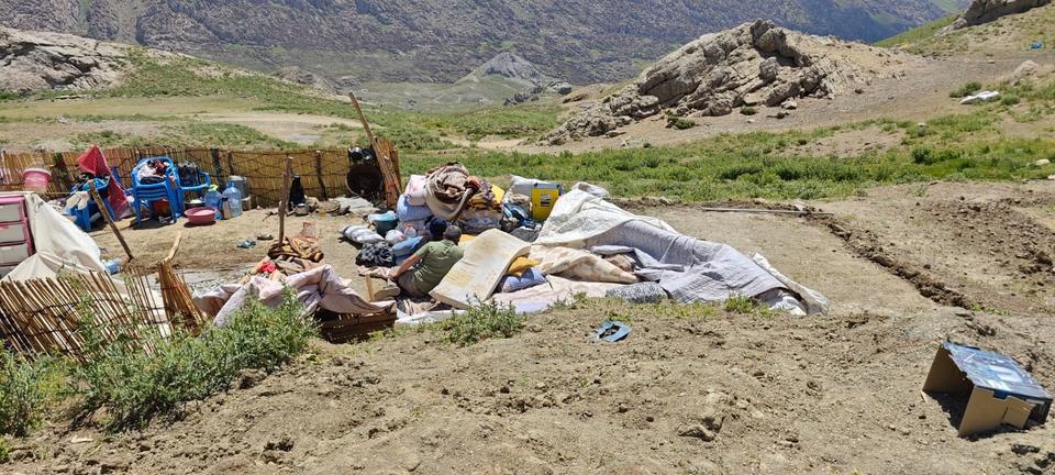 ŞIRNAK'TA YAYLADA KALANLARIN ÇADIRLARINI FIRTINA VURDU: 3 YARALI