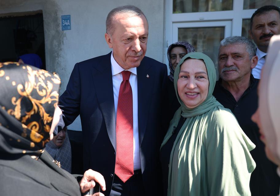 CUMHURBAŞKANI ERDOĞAN RİZE'DE KOMŞULARINI ZİYARET ETTİ