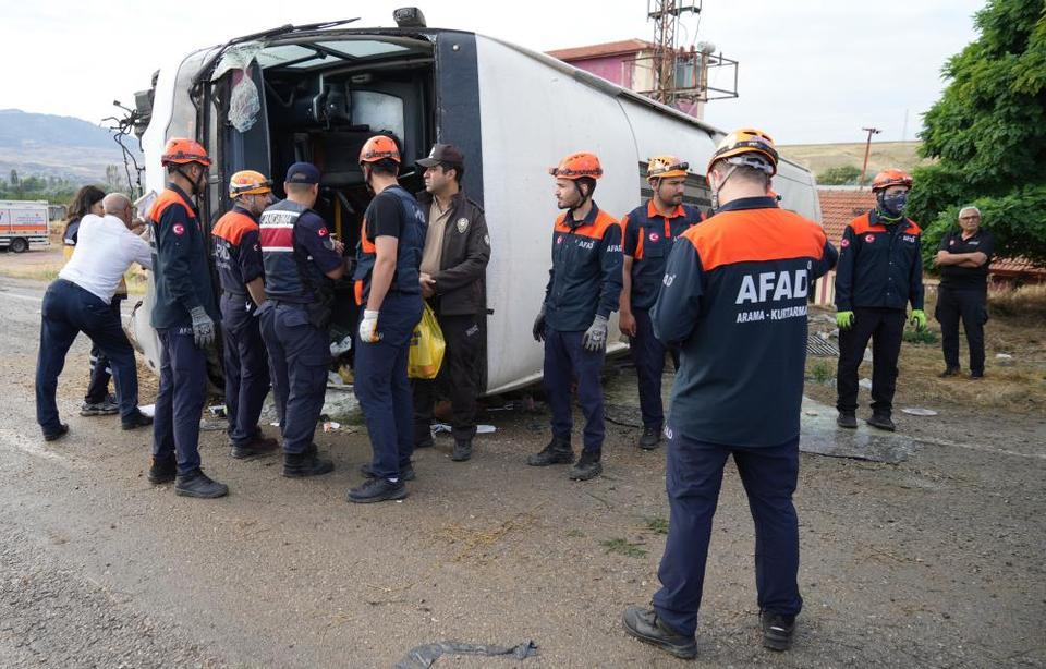 Otobüs kazasında ölen yolcu ve yaralıların kimlikleri belli oldu