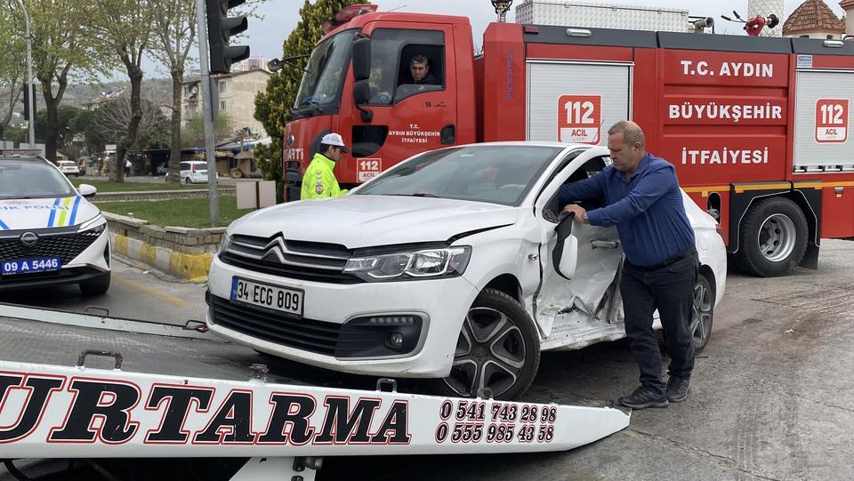 OTOMOBİLLER KAVŞAKTA ÇARPIŞTI: 1 YARALI