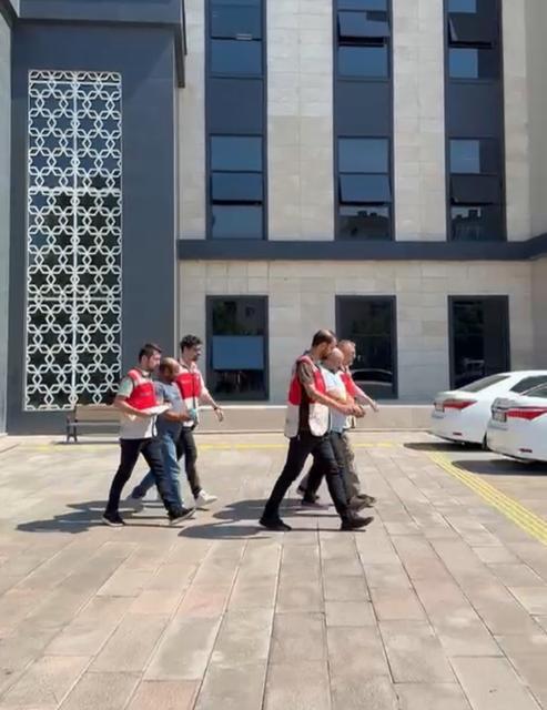 58'er yıl hapis cezasıyla aranıyorlardı