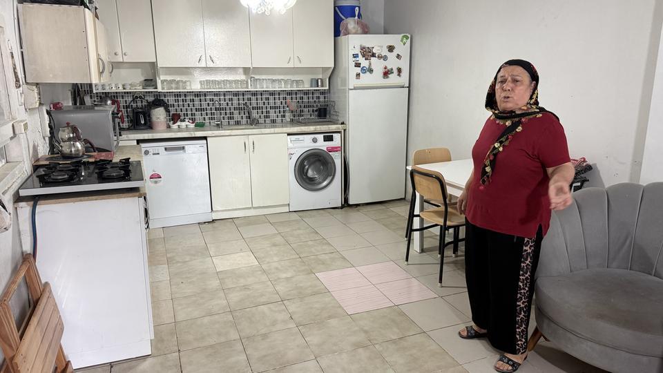 MİLYONLUK MİRAS KAVGASINDA ANNE-KIZ YÜZLEŞTİ: ELİNİ ÖPTÜ, 'BEN YAPMADIM' DEDİ 95 YAŞINDAKİ ANNESİYLE BARIŞAN ELMAS ERDEM: "BÜTÜN PARAYI YEĞENİM HARCADI"