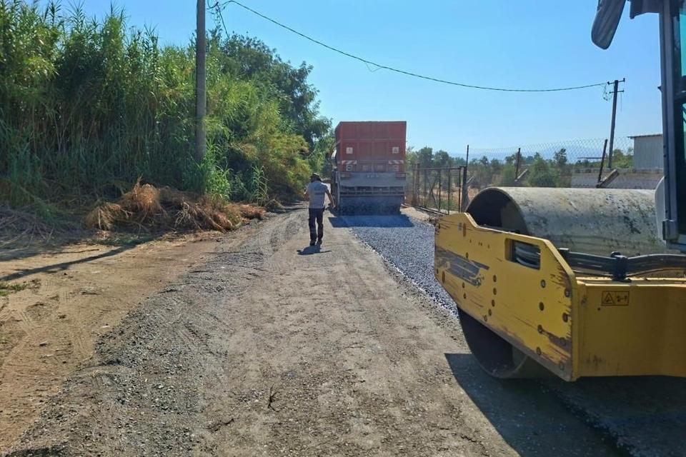 Efeler’den üreticilere yol desteği