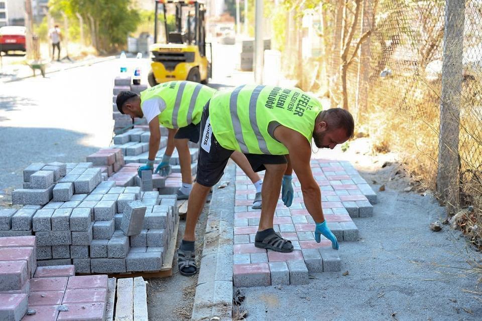 Güzelhisar Mahallesi'nde yol yapım çalışması devam ediyor