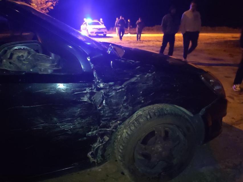 Otomobille motosiklet çarpıştı