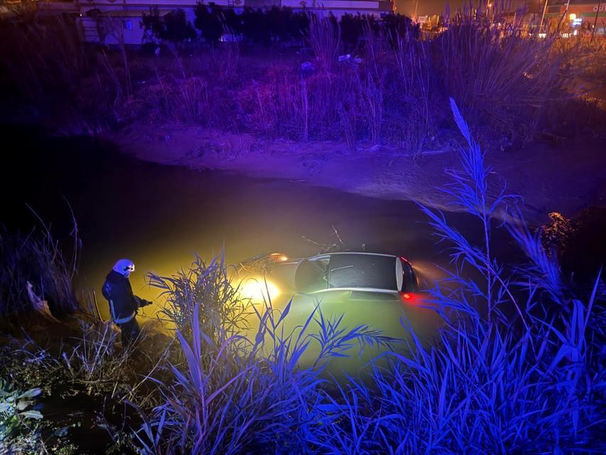 Otomobil dereye uçtu