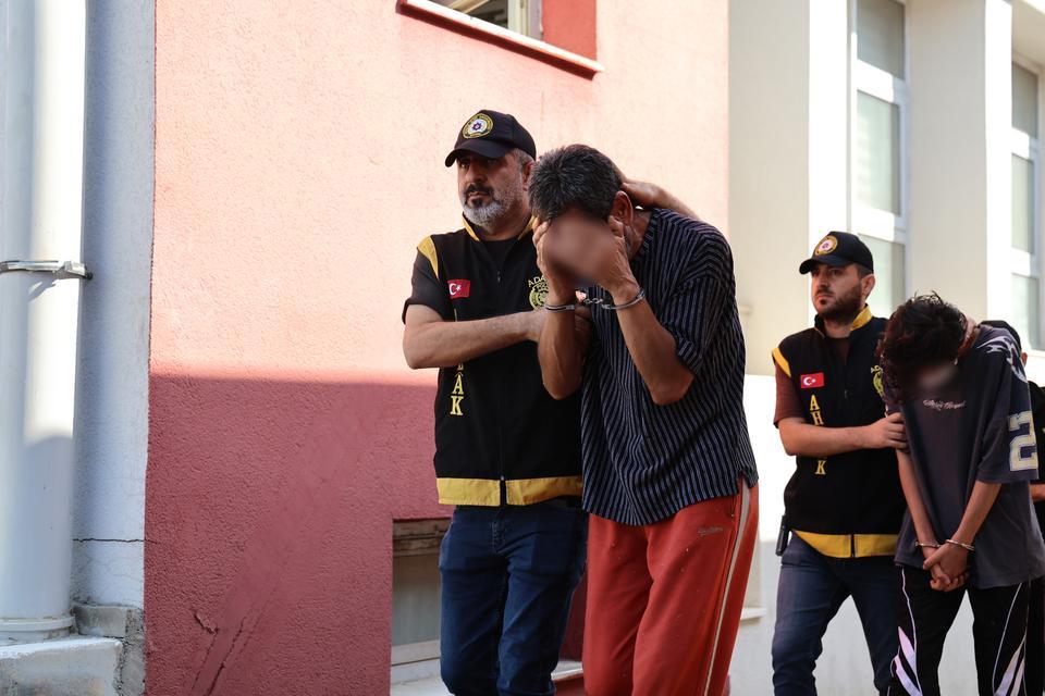 ADANA MERKEZLİ FUHUŞ OPERASYONU: 17 TUTUKLAMA FUHUŞ OPERASYONUNDAKİ ŞÜPHELİLERİN BANKA HESAPLARINDA 210 MİLYON LİRALIK PARA HAREKETLİLİĞİ ORTAYA ÇIKTI