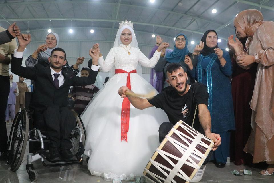 SOSYAL MEDYADA BAŞLAYAN 13 BİN KİLOMETRELİK AŞK ENGEL TANIMADI