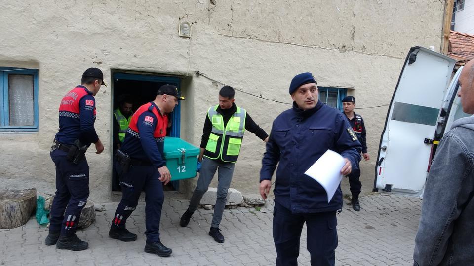 KÜTAHYA'DA CİNAYET: EŞİNİ VE ARALARINDA İLİŞKİ OLDUĞUNU İDDİA ETTİĞİ ŞAHSI ÖLDÜRDÜ