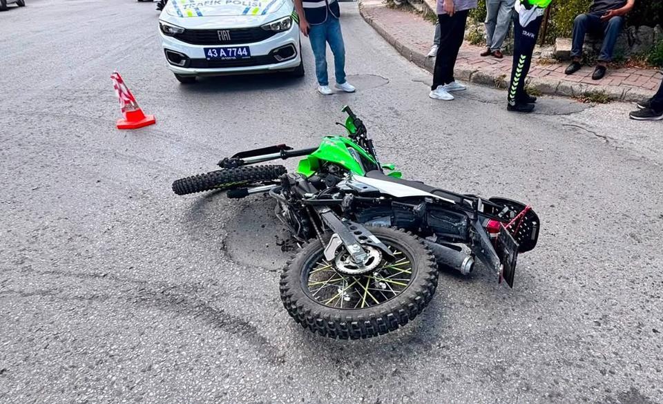 Tavşanlı'da otomobil ile motosiklet çarpıştı: 1 yaralı