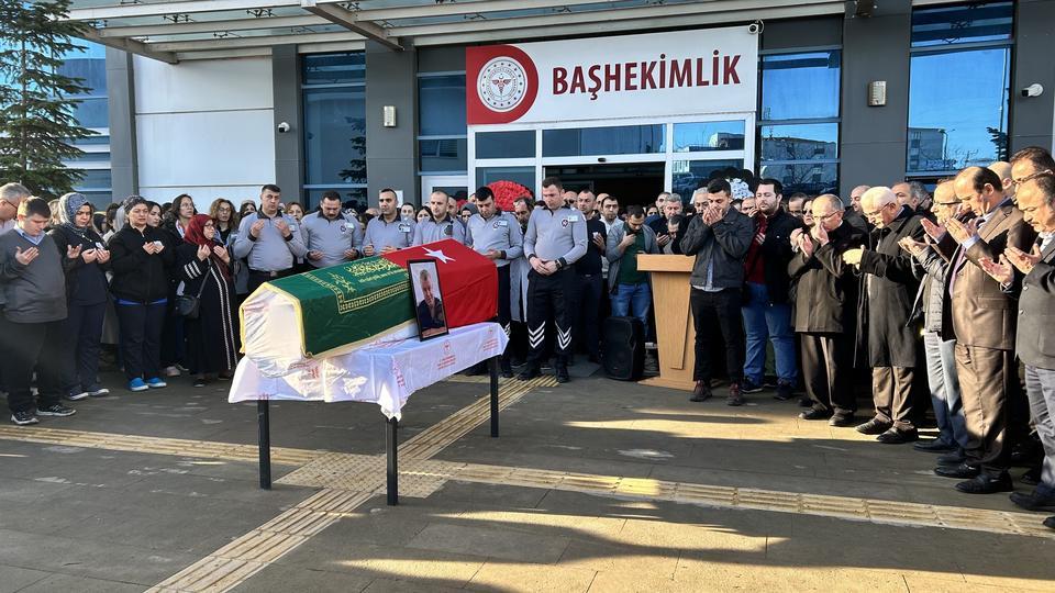 SİNOP'TA VEFAT EDEN DOKTOR SON YOLCULUĞUNA UĞURLANDI