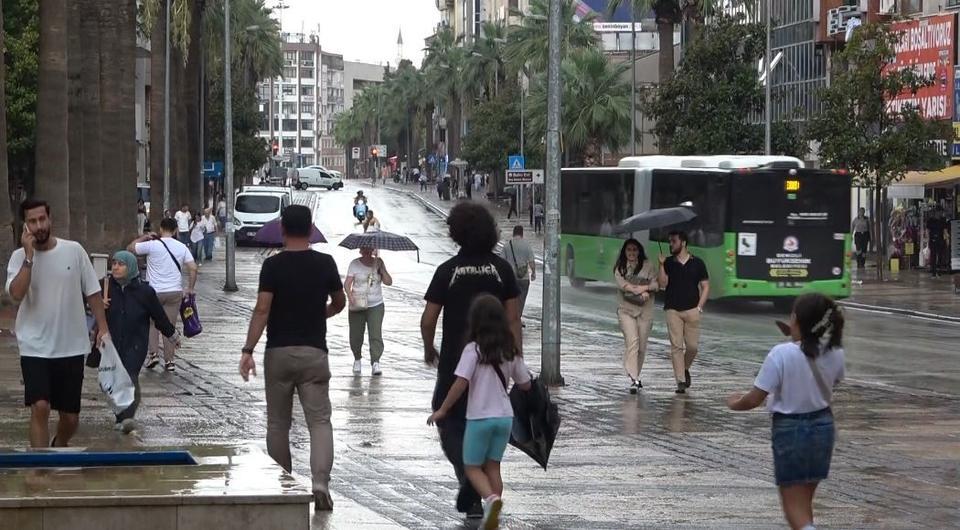 DENİZLİ AYLAR SONRA DÜŞEN YAĞMURLA SERİNLEDİ
