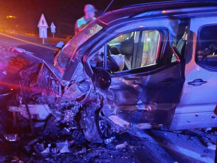 Otomobil ile hafif ticari araç çarpıştı: 2 yaralı