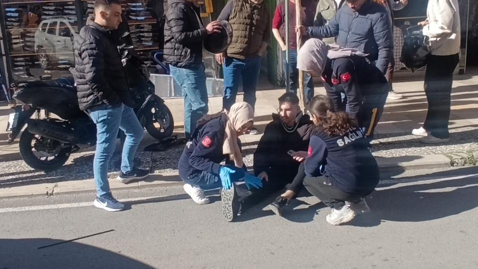 100 metre arayla motosikletlileri yola savuran iki kaza: 1 yaralı