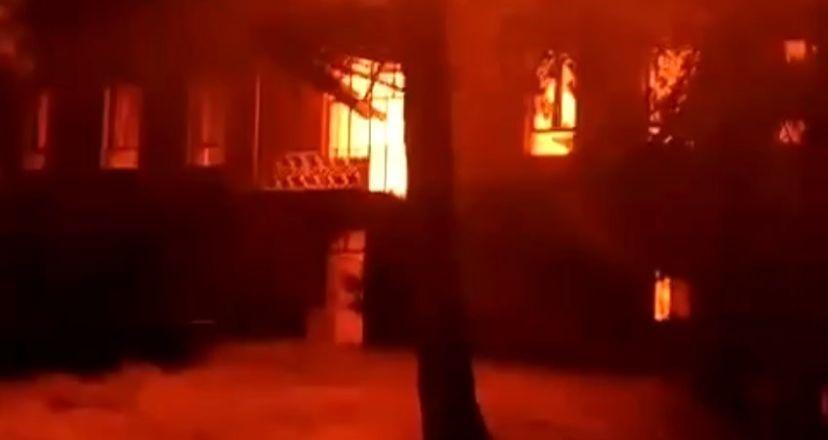 DENİZLİ'DE CUMHURİYET'İN İLK YILLARINDAN KALMA İLKOKUL KÜL OLDU